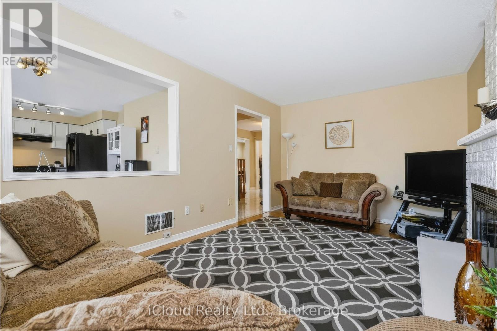 Photo 12 of 62 Castlehill Crescent, Brampton (Northwood Park)