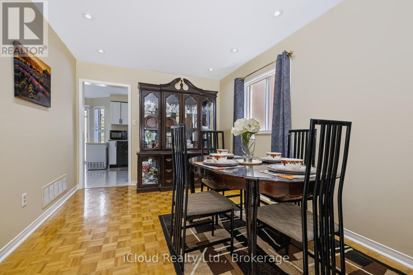 Photo 23 of 62 Castlehill Crescent, Brampton (Northwood Park)
