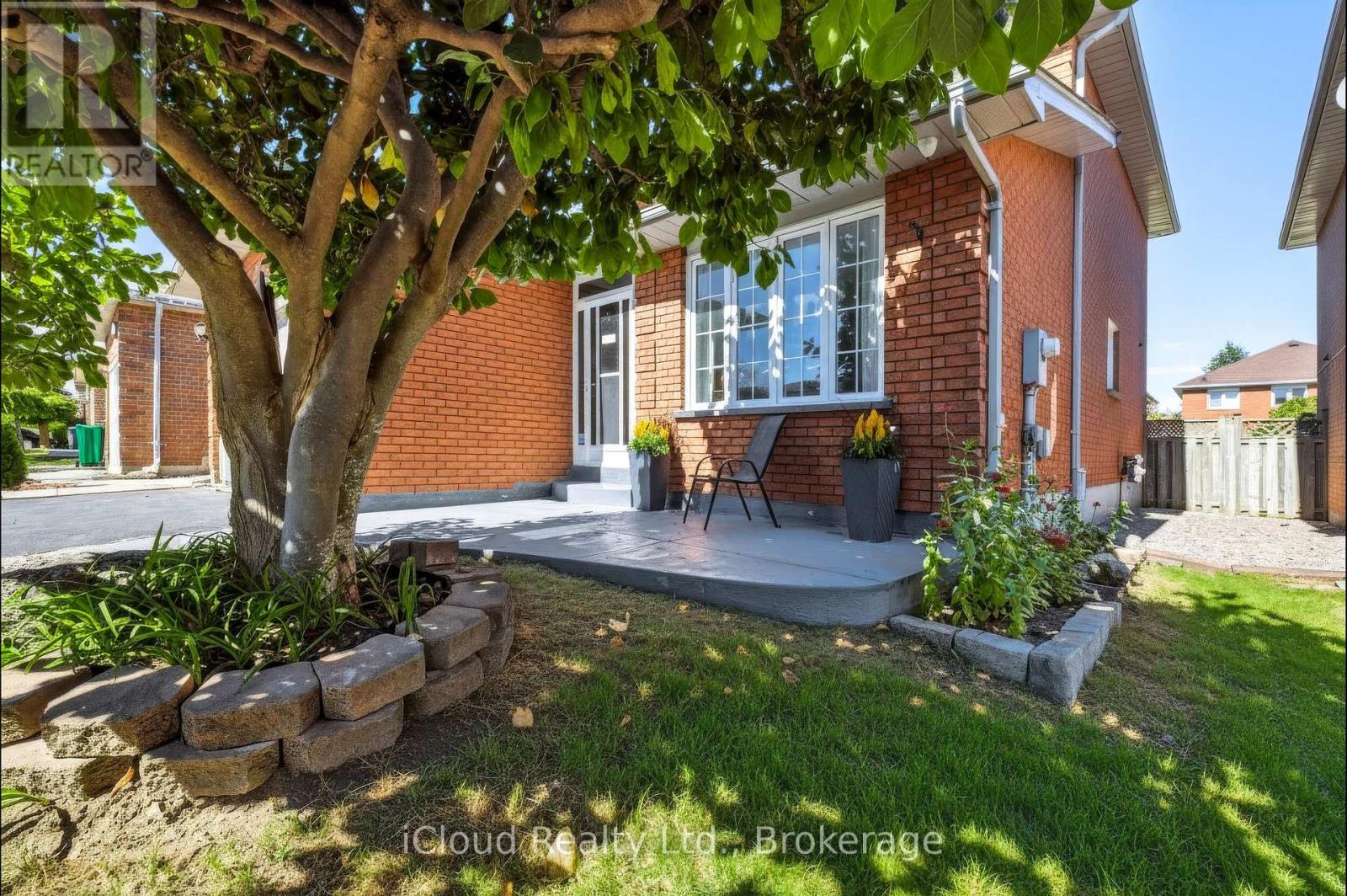 Photo 4 of 62 Castlehill Crescent, Brampton (Northwood Park)