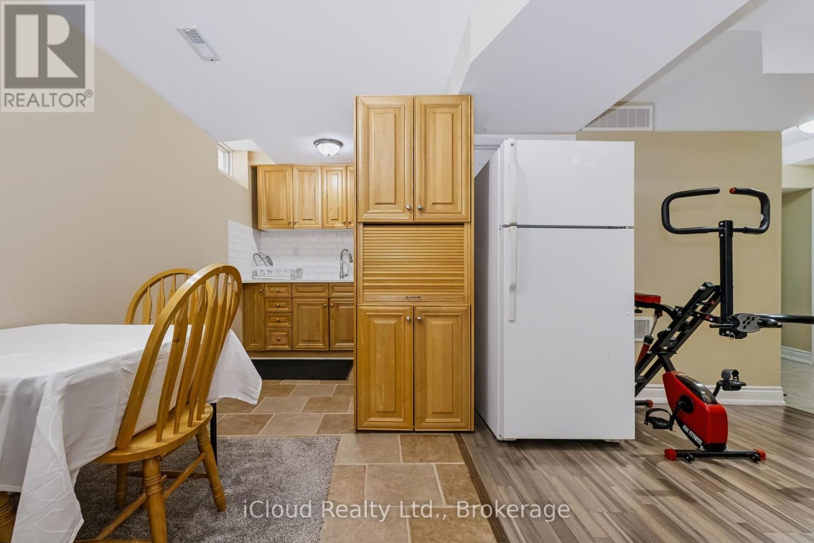 62 CASTLEHILL CRESCENT - 43