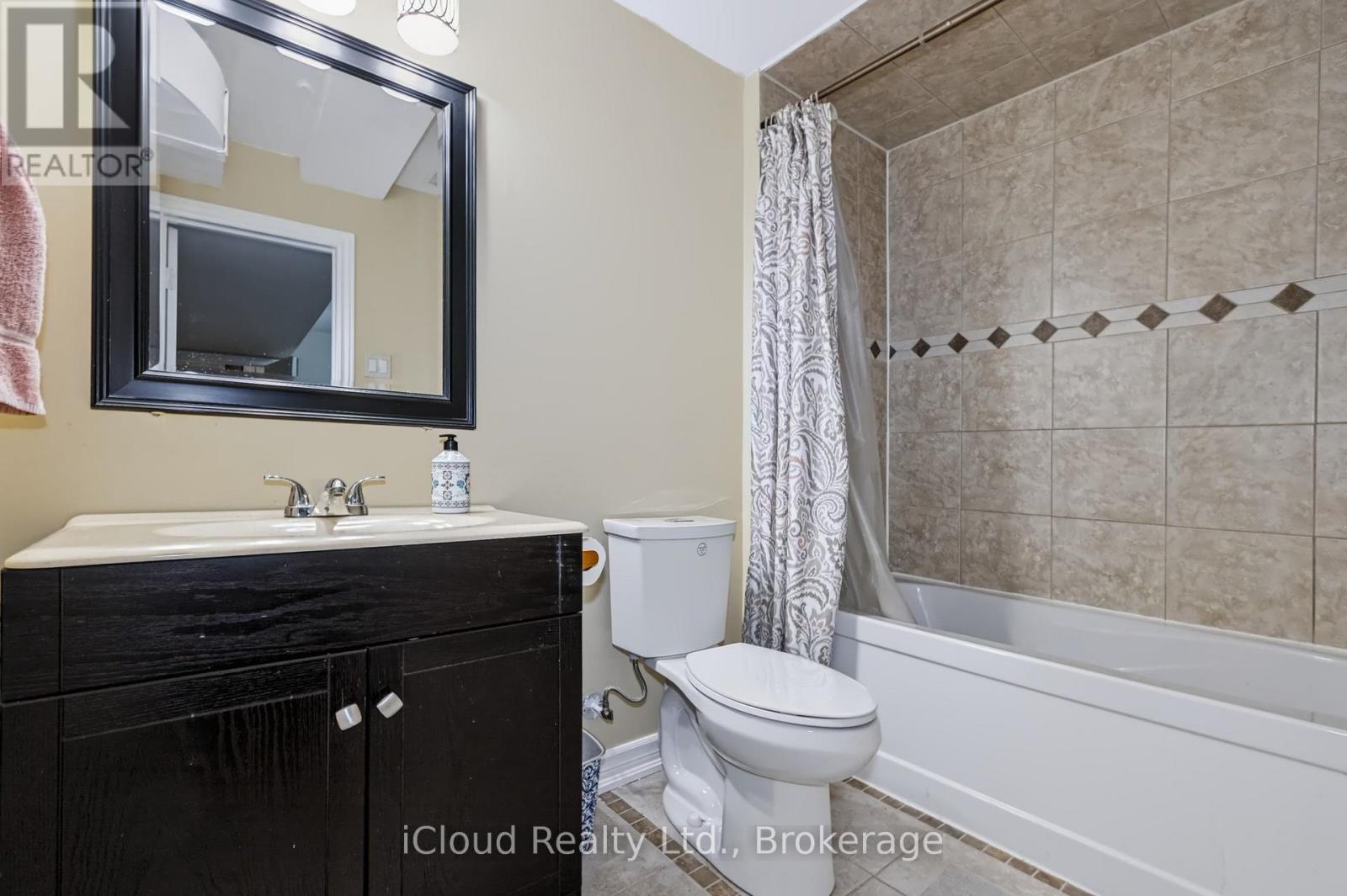 Photo 50 of 62 Castlehill Crescent, Brampton (Northwood Park)