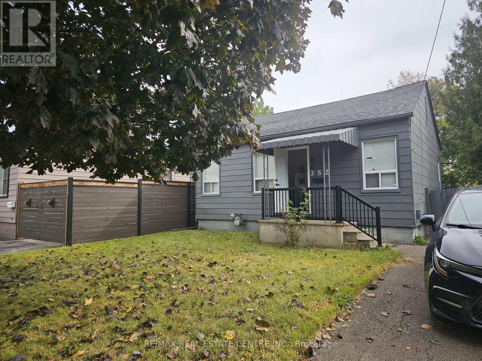 Photo of 352 WEIR Street