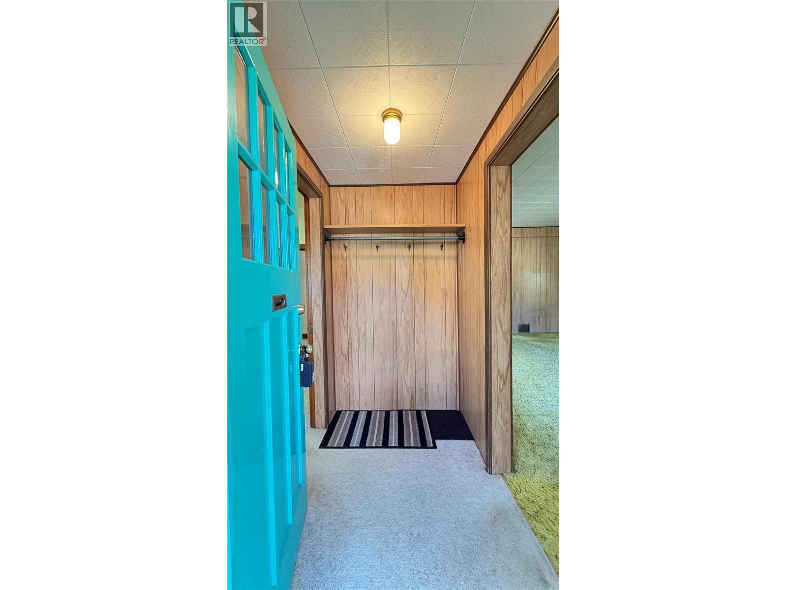 1002 Kootenay Street - Image 18