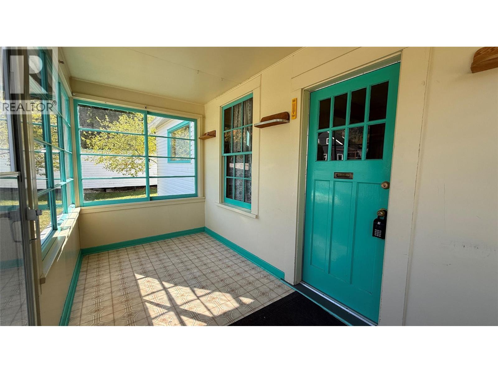 1002 Kootenay Street - 15