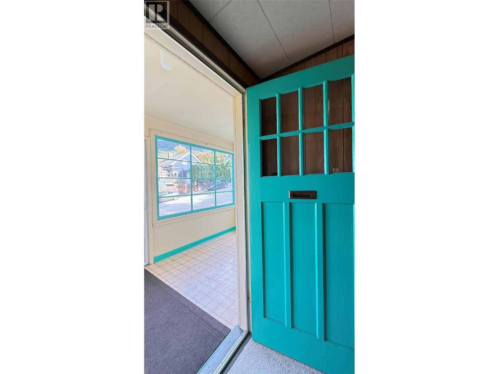 1002 Kootenay Street - 17