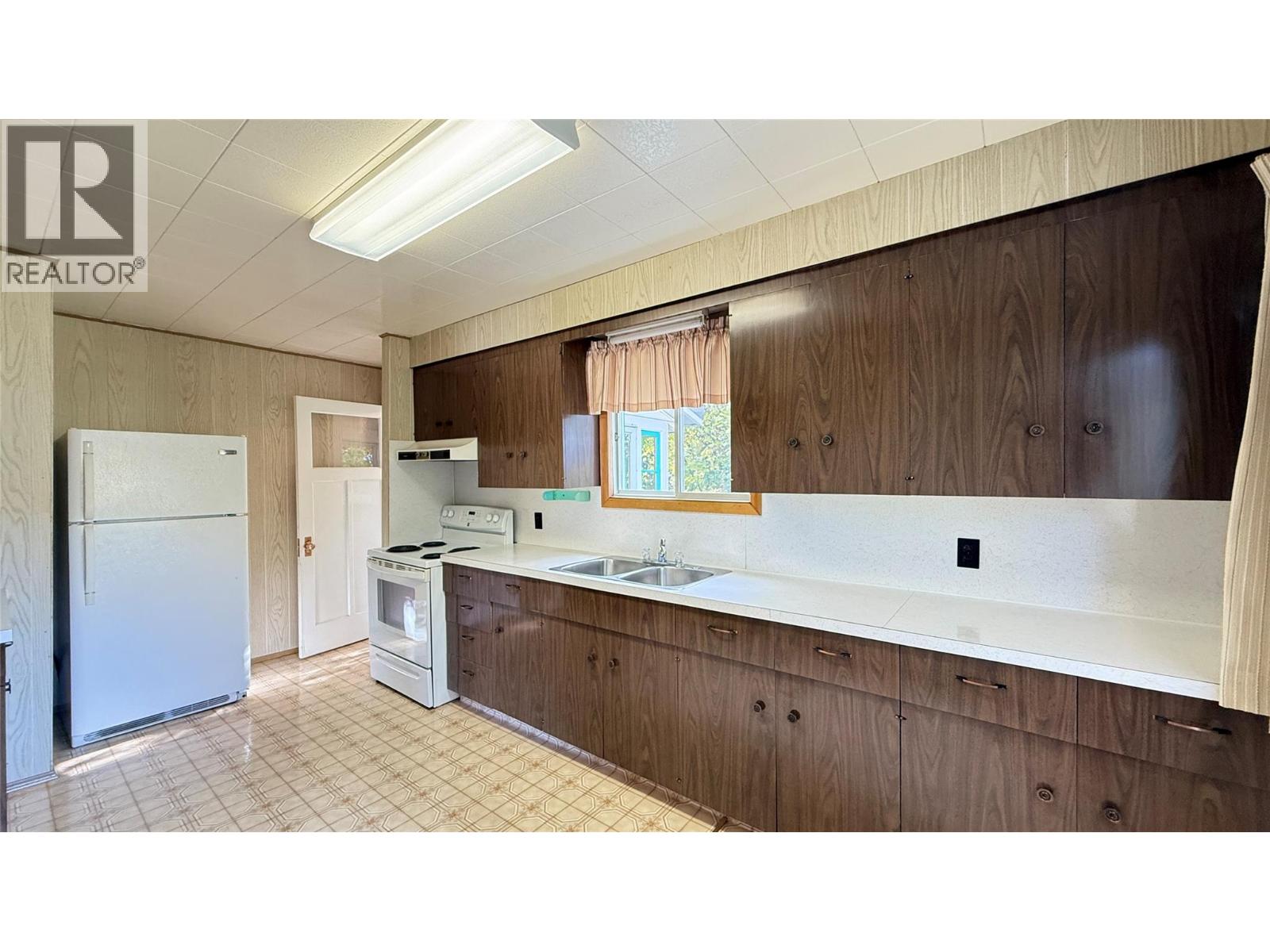 1002 Kootenay Street - Image 23