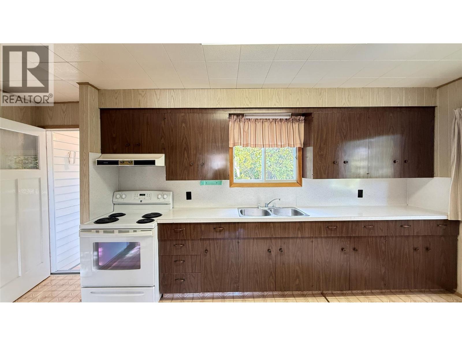 1002 Kootenay Street - Image 24