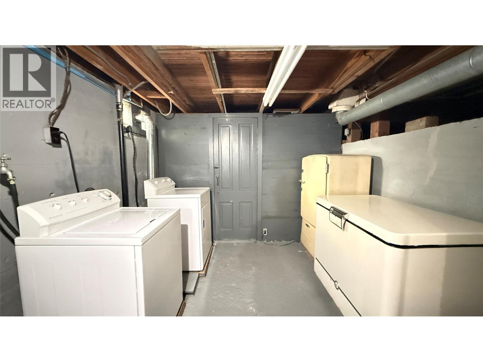 1002 Kootenay Street - 42
