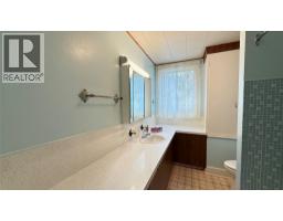 1002 Kootenay Street, Nelson, BC V1L1L4 Photo 37