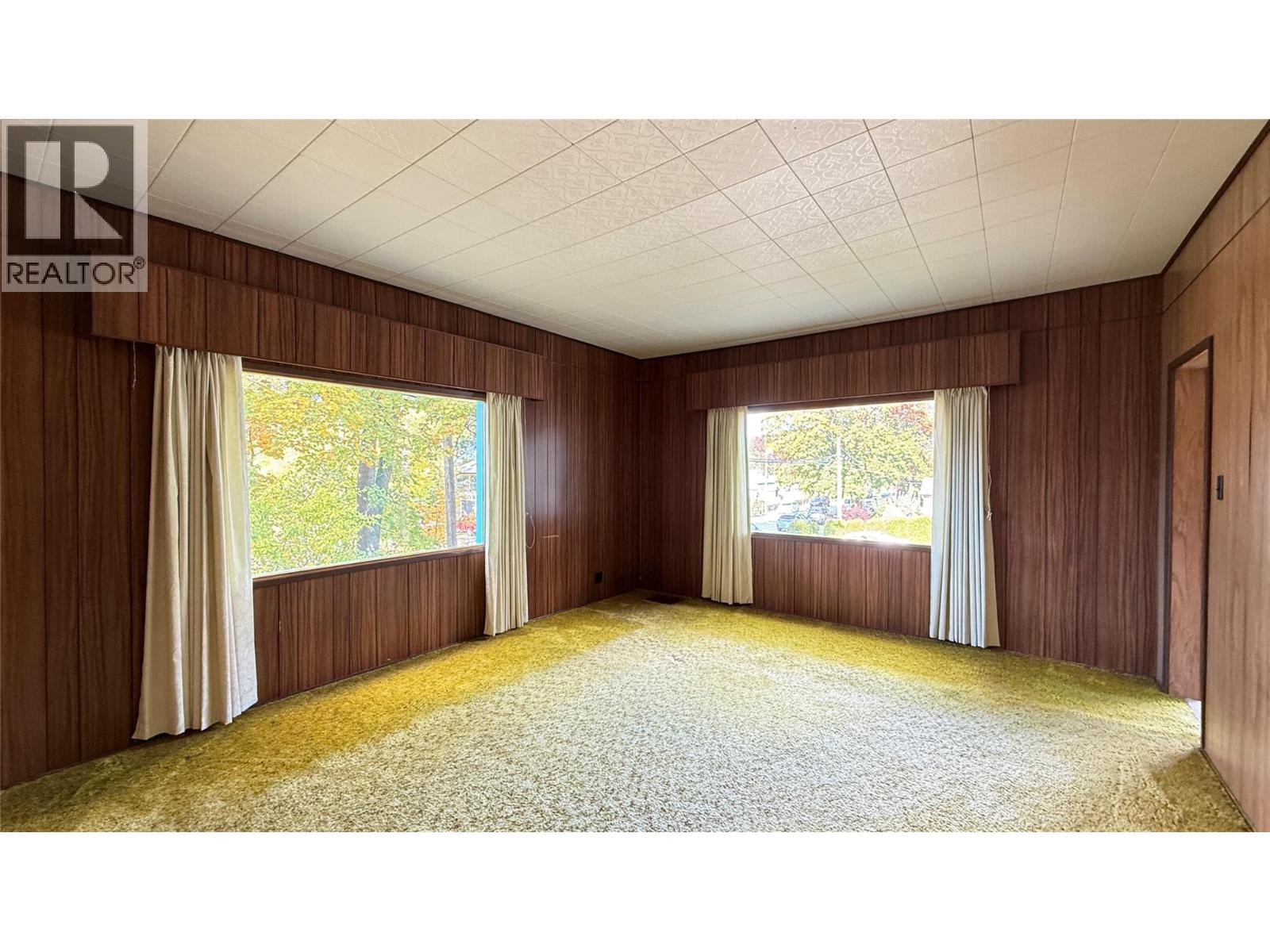 1002 Kootenay Street - Image 20