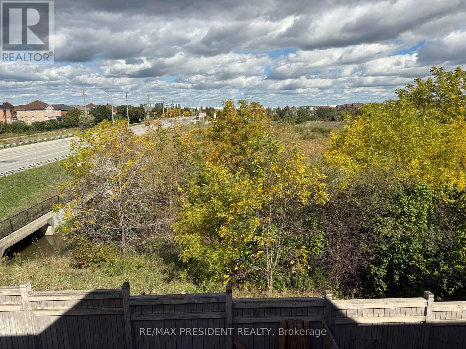 Photo 39 of 98 Davenfield Circle, Brampton (Bram East)