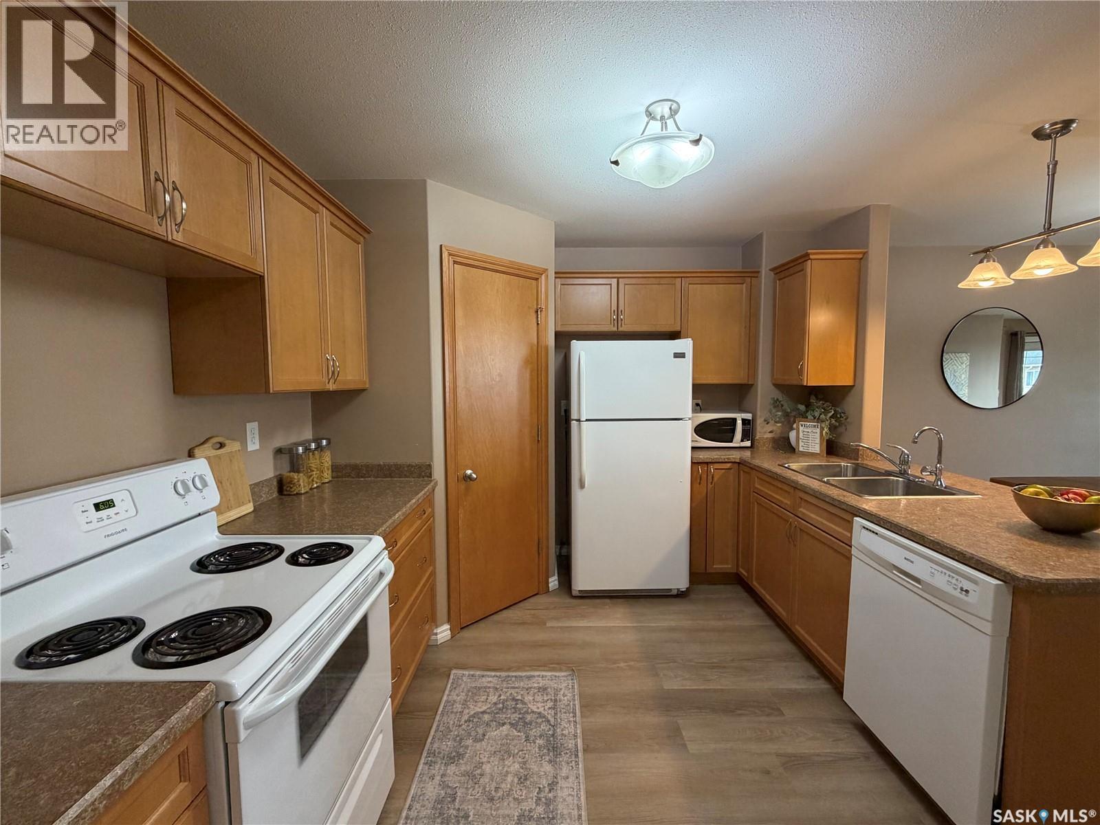 #304 3730 Eastgate DRIVE E - 6