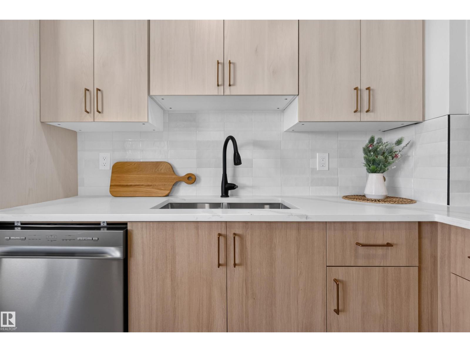 #11 2024 57 ST NW - 8