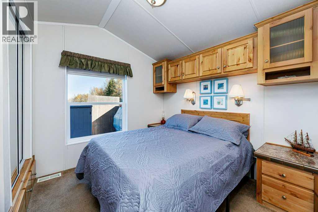 39, 12036 Township Road 422 - 14