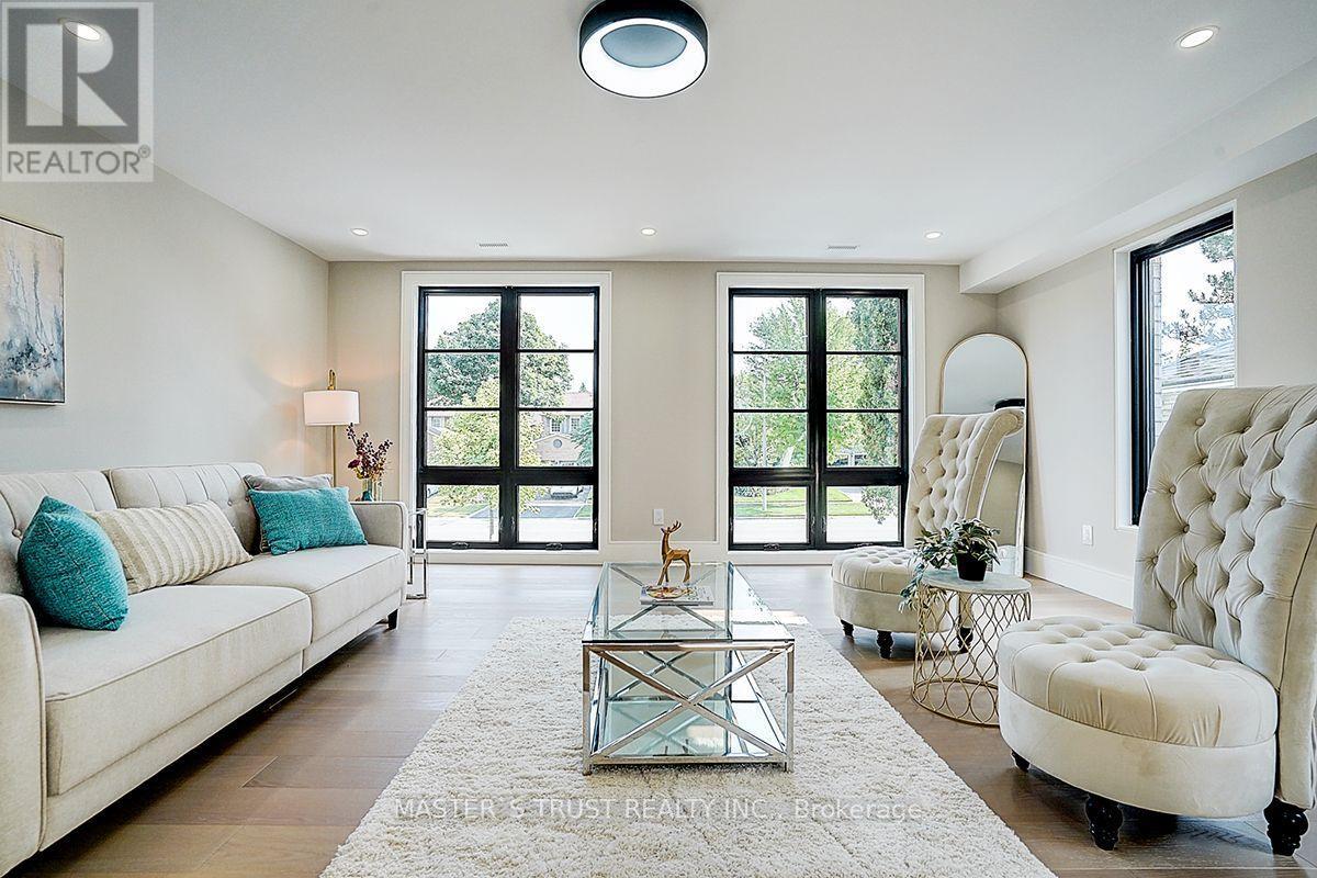 Photo 20 of 202 Carlton Road, Markham (Unionville)