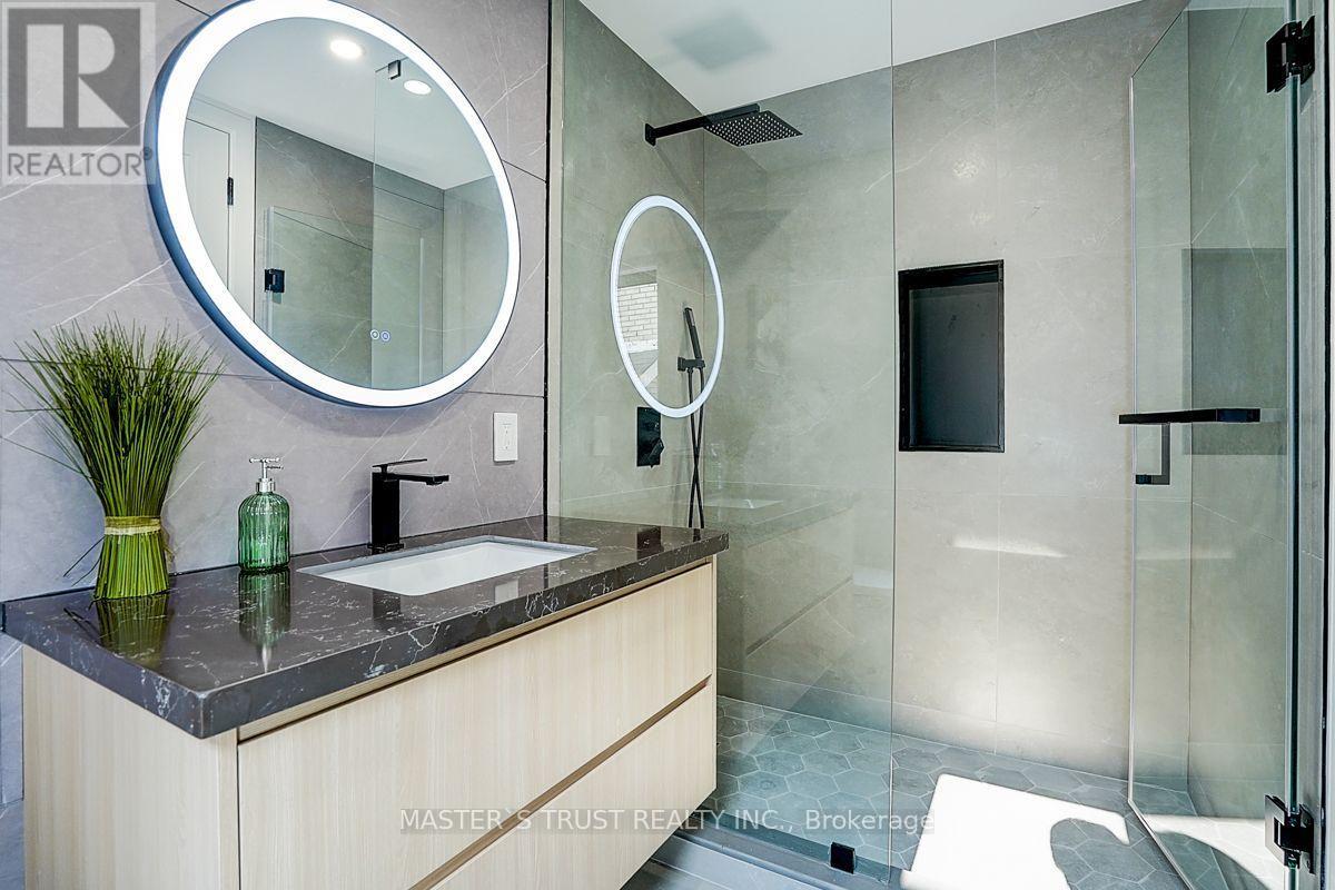 Photo 22 of 202 Carlton Road, Markham (Unionville)