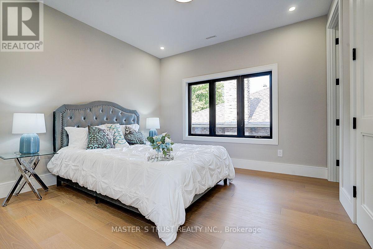 Photo 34 of 202 Carlton Road, Markham (Unionville)