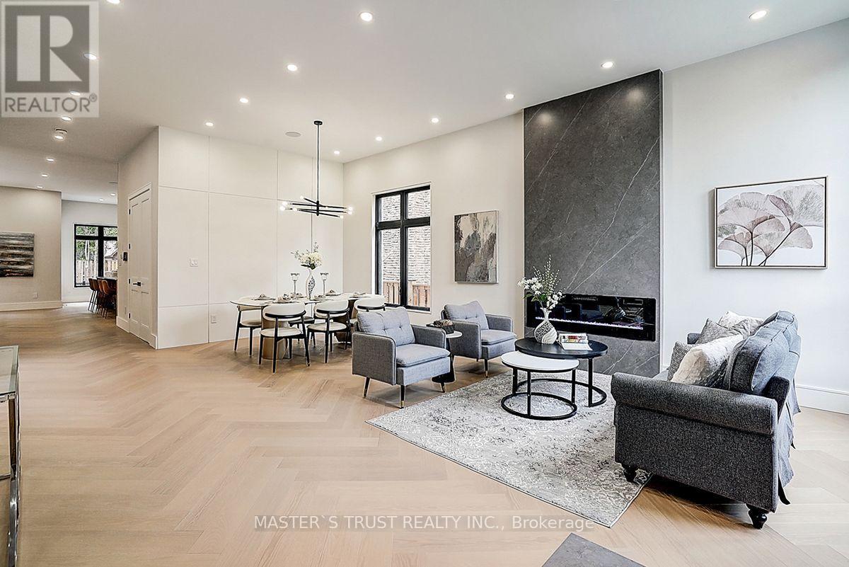 Photo 5 of 202 Carlton Road, Markham (Unionville)