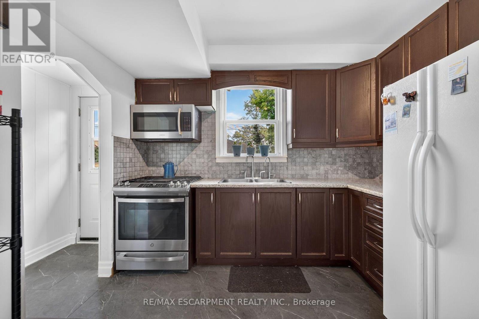 111 KENILWORTH AVENUE S - 10