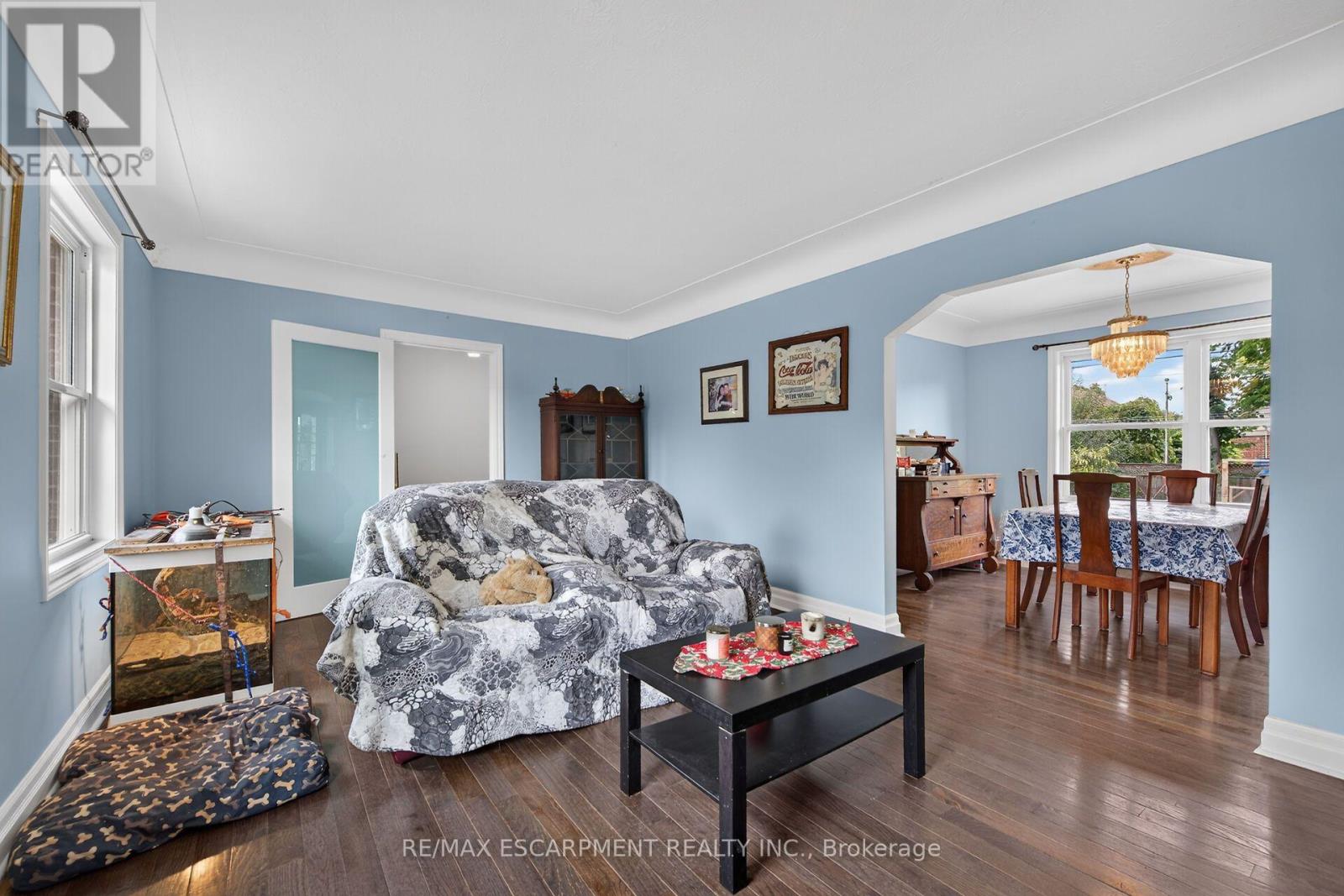 111 KENILWORTH AVENUE S - 18