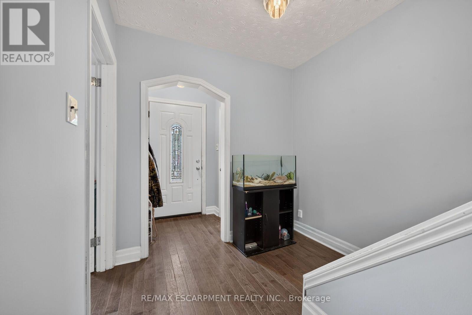 111 KENILWORTH AVENUE S - 8