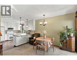 Laundry room - 652 Oakwood Place Sw, Calgary, AB T2V0K5 Photo 11