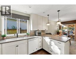 3pc Bathroom - 652 Oakwood Place Sw, Calgary, AB T2V0K5 Photo 13