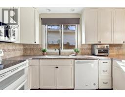 Breakfast - 652 Oakwood Place Sw, Calgary, AB T2V0K5 Photo 14