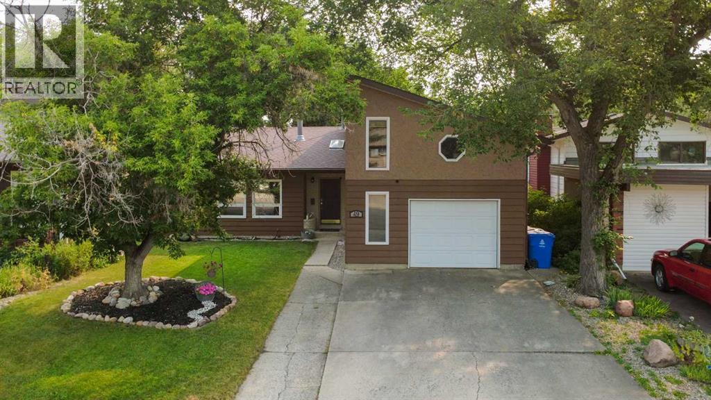 49 Iroquois Crescent W - 1