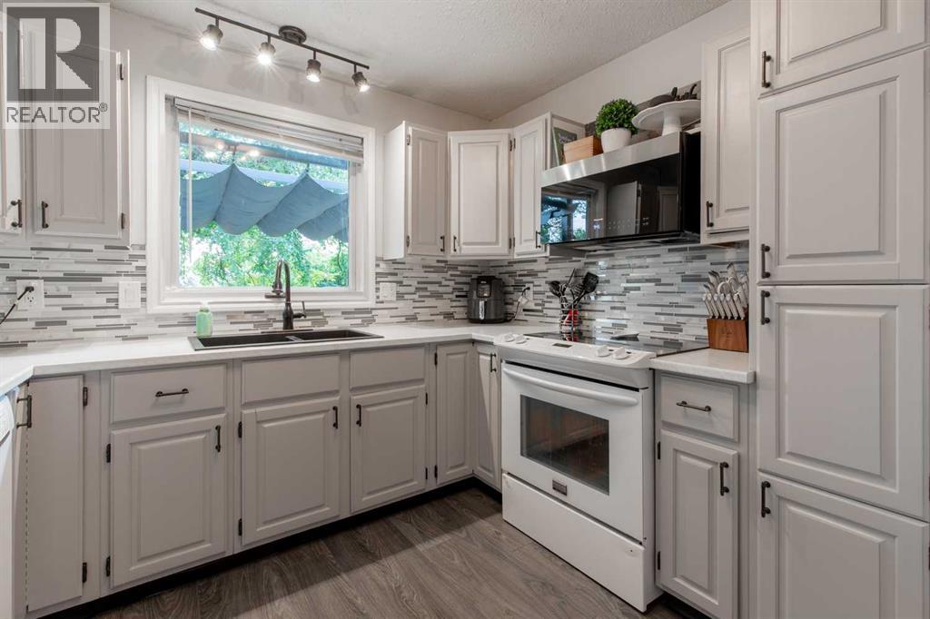 49 Iroquois Crescent W - 13