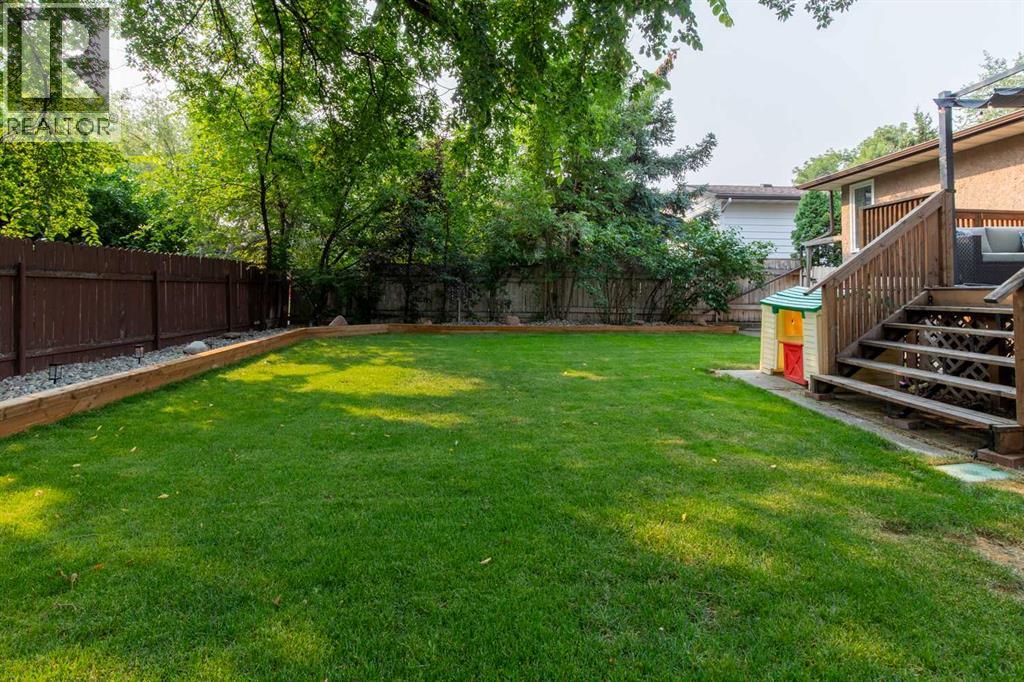 49 Iroquois Crescent W - 43