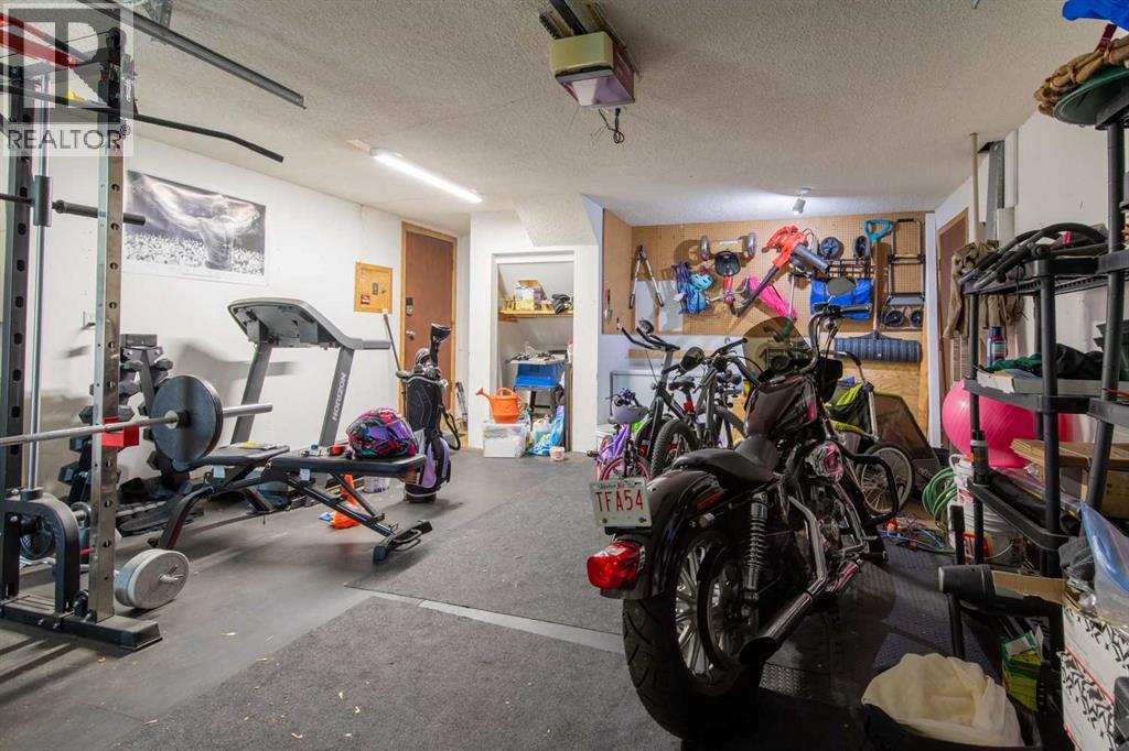 49 Iroquois Crescent W - 47