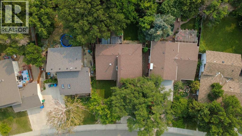 49 Iroquois Crescent W - 48