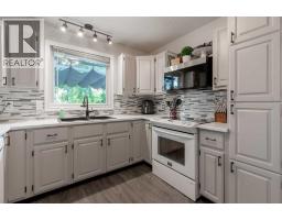 49 Iroquois Crescent W - photo 13