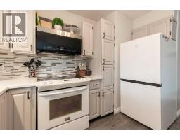 49 Iroquois Crescent W - photo 17