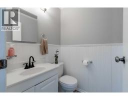 49 Iroquois Crescent W - photo 20