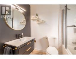 49 Iroquois Crescent W - photo 25