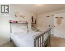 49 Iroquois Crescent W - photo 26