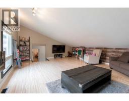 49 Iroquois Crescent W - photo 29
