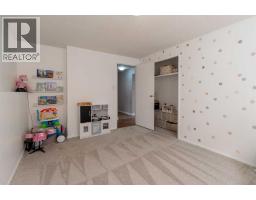 49 Iroquois Crescent W - photo 38