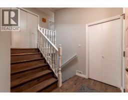 49 Iroquois Crescent W - photo 6