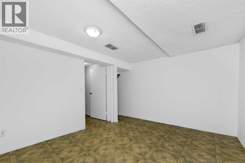 #21 2519 38 Street NE - Image 24