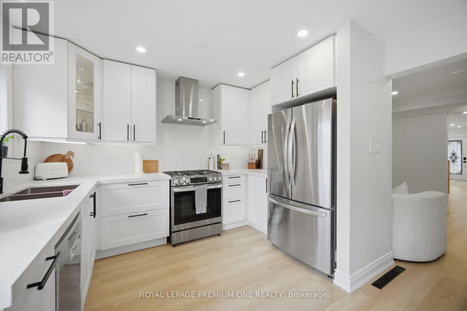 169 VENICE GATE DRIVE - 15