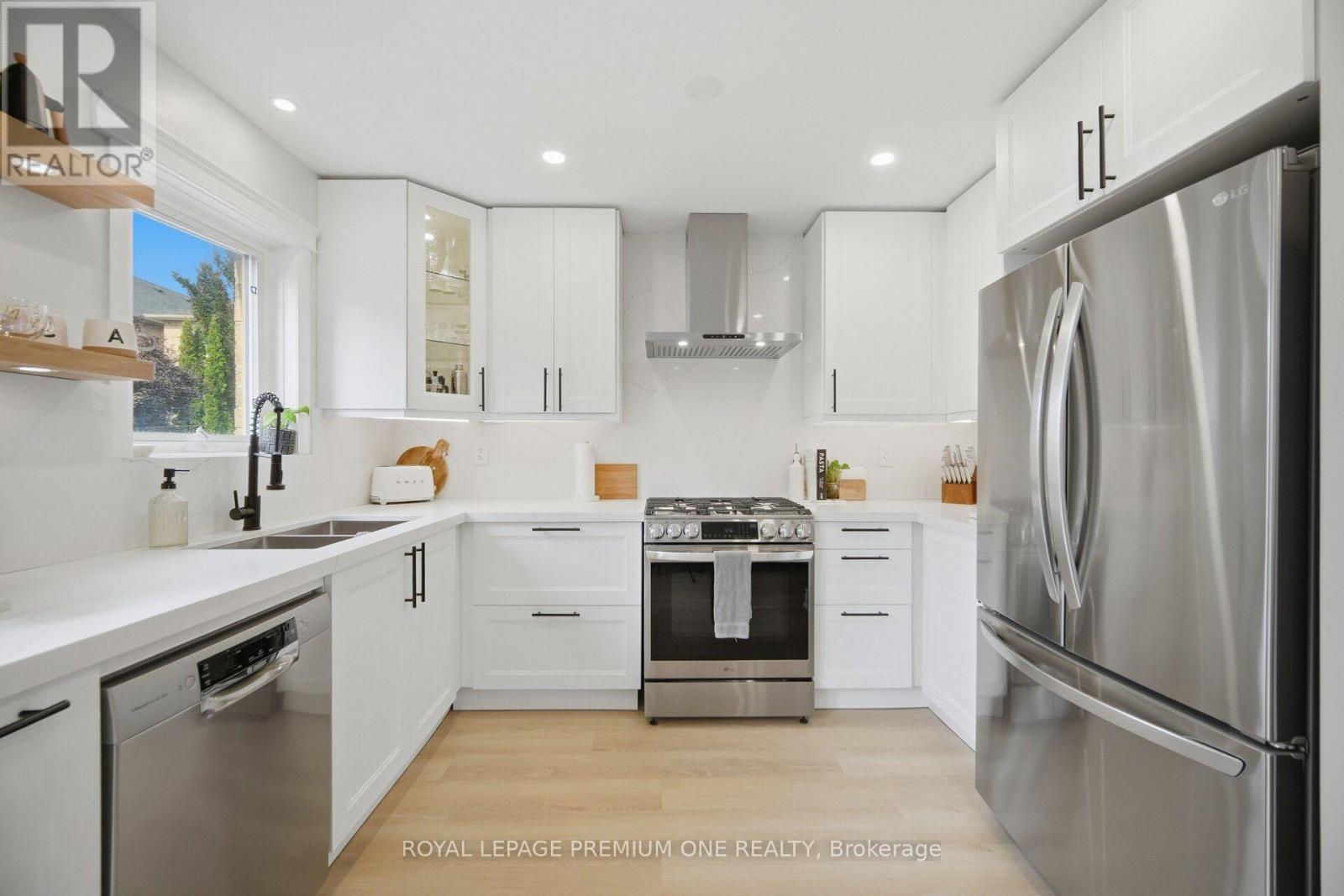 169 VENICE GATE DRIVE - 16