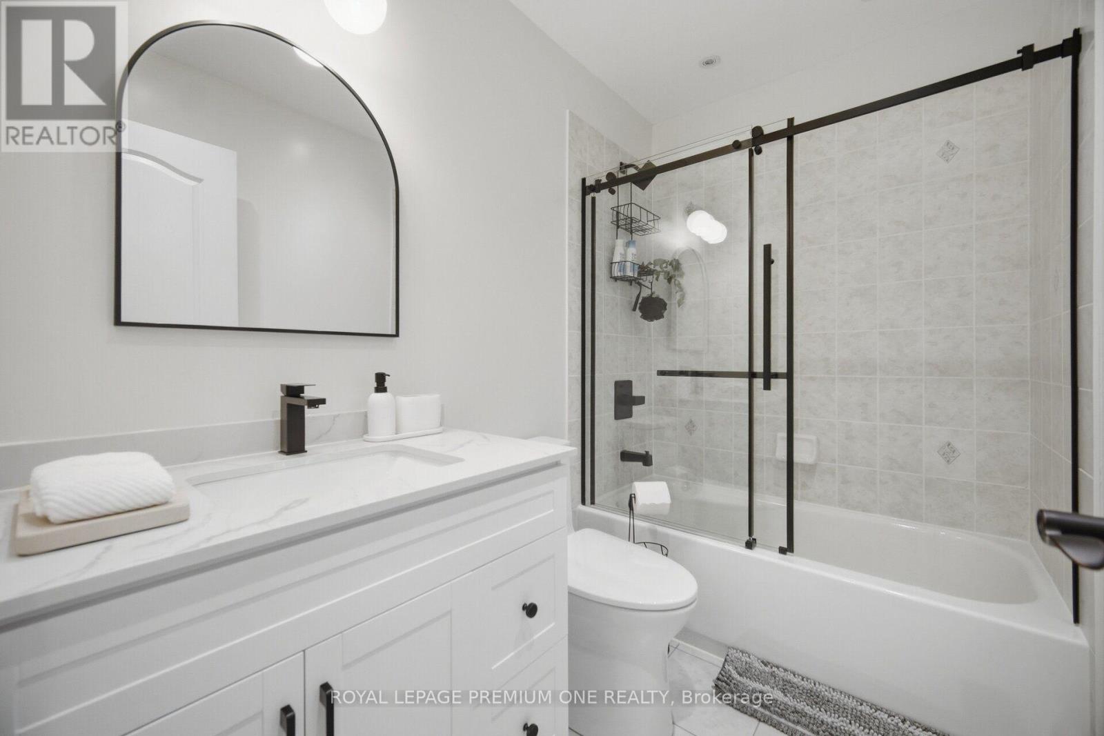 169 Venice Gate Drive, Vaughan, ON photo 32