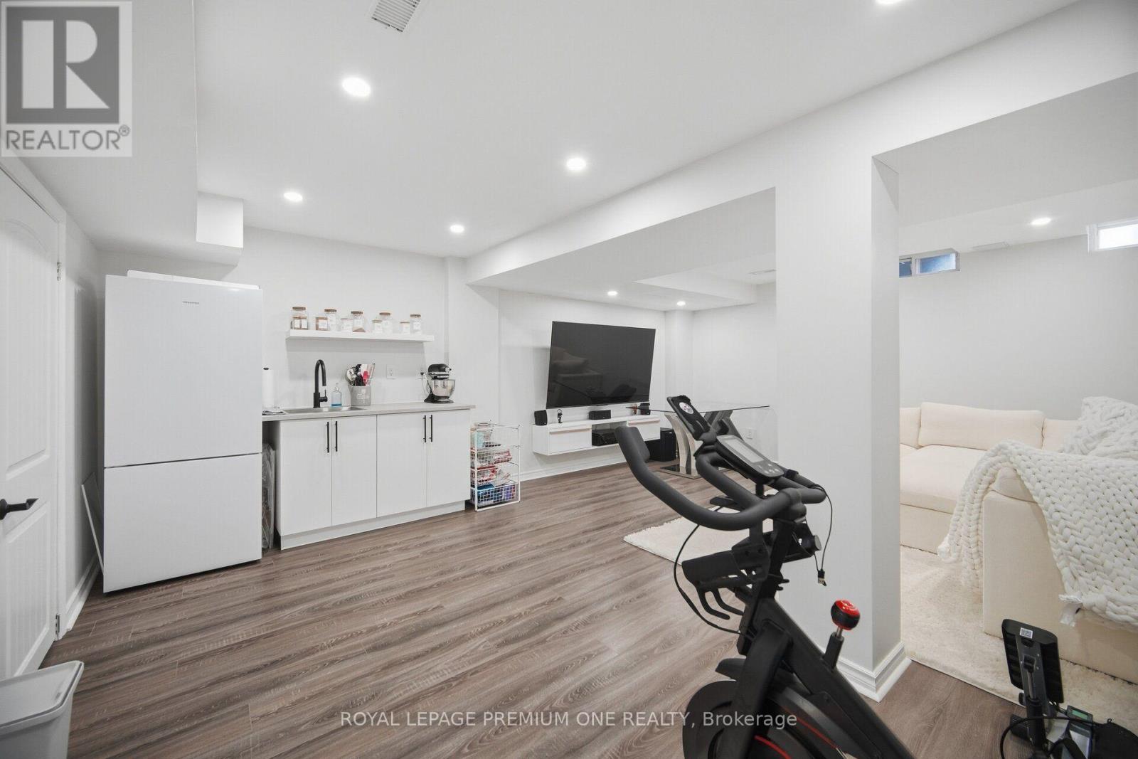 169 VENICE GATE DRIVE - 37