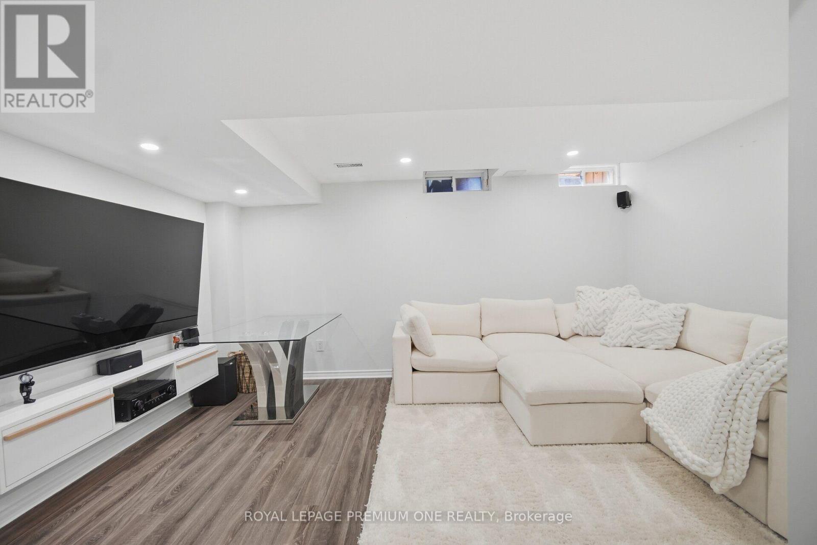 169 VENICE GATE DRIVE - 40