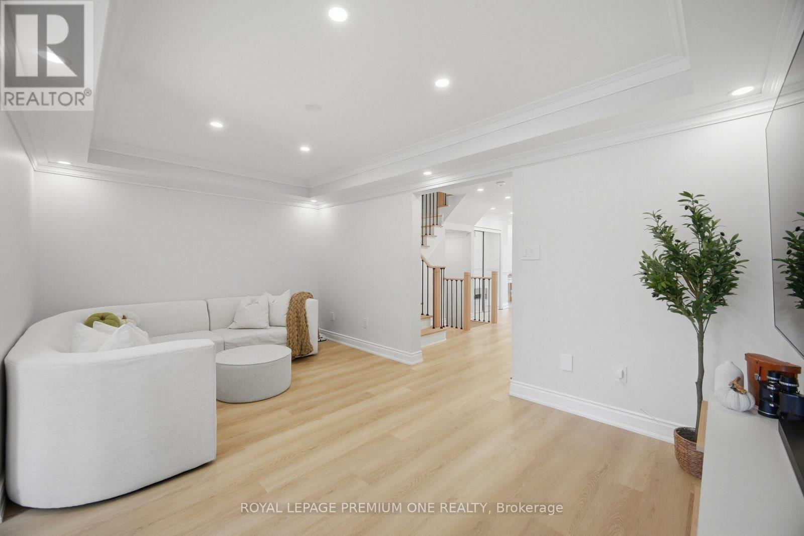 169 VENICE GATE DRIVE - 8
