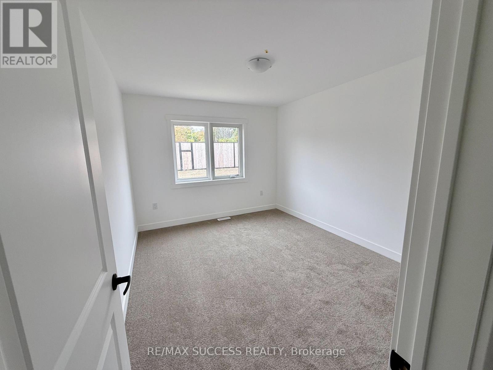 95 FLAN Boulevard, Barrie photo 13
