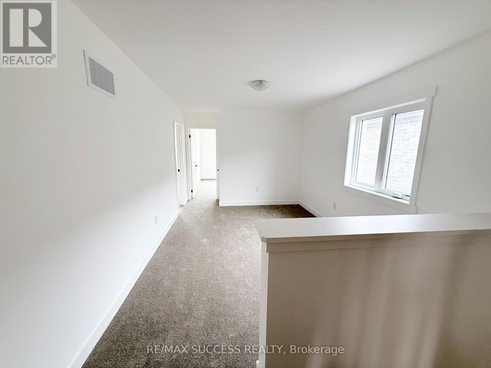 95 FLAN Boulevard, Barrie photo 15